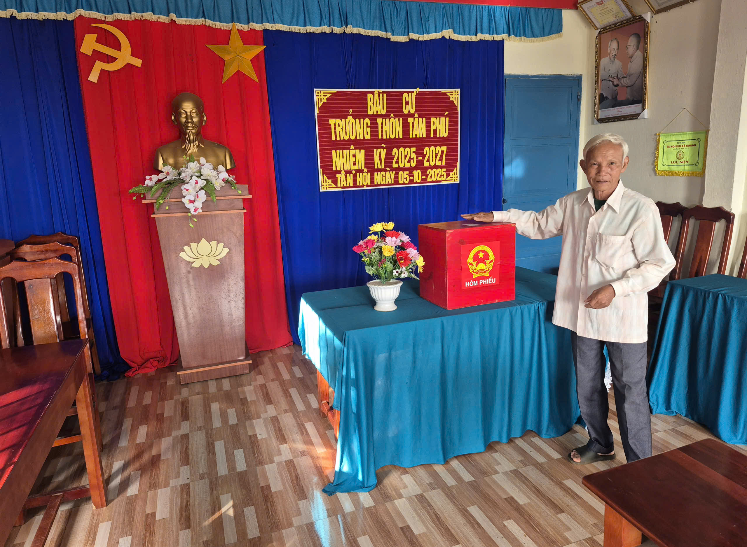 Tổ chức bầu cử Trưởng thôn Tân Phú