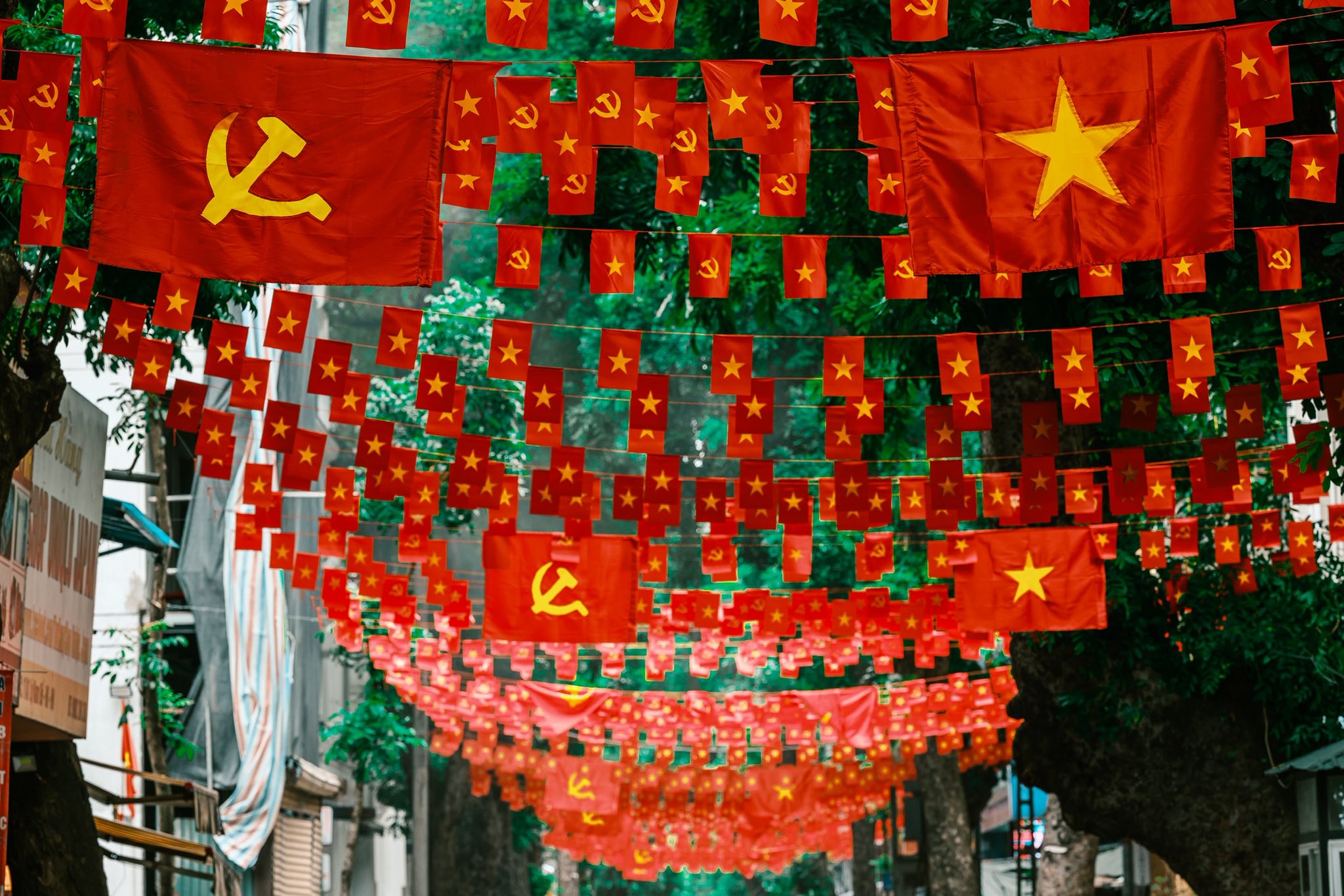 Thông báo treo Cờ tổ quốc và khẩu hiệu tuyên truyền chào mừng Đại hội Đại biểu toàn quốc lần thứ XIV của Đảng, nhiệm kỳ 2025 – 2030