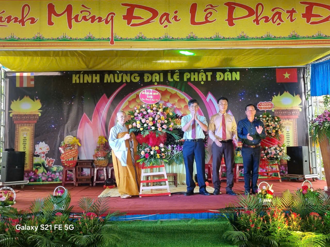 Đảng ủy xã Cát Tiên 3 chúc mừng Đại lễ Phật đản Phật lịch 2570 tại Chùa Gia Viễn