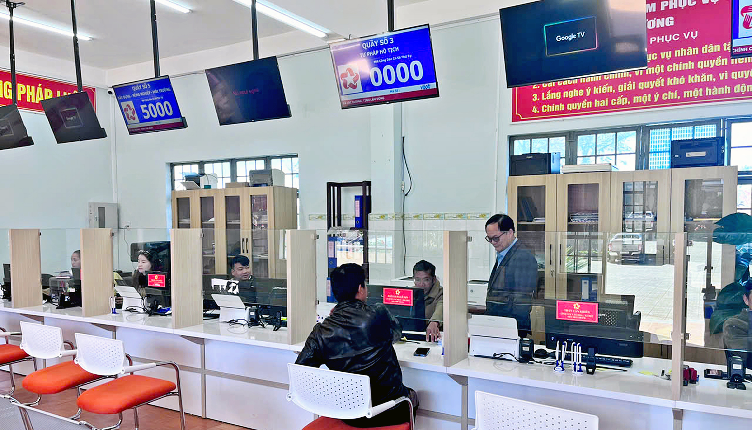 TRUNG TÂM PHỤC VỤ HÀNH CHÍNH CÔNG XÃ LẠC DƯƠNG NÂNG CAO Hiệu QUẢ GIẢI QUYẾT THỦ TỤC HÀNH CHÍNH