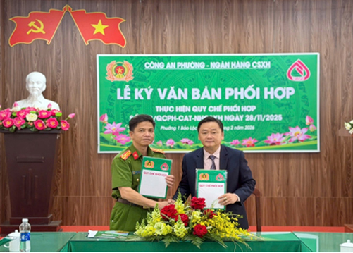 PHỐI HỢP GIỮ VỮNG AN NINH, TIẾP SỨC TÁI HÒA NHẬP CỘNG ĐỒNG TẠI PHÒNG GIAO DỊCH NHCSXH BẢO LỘC