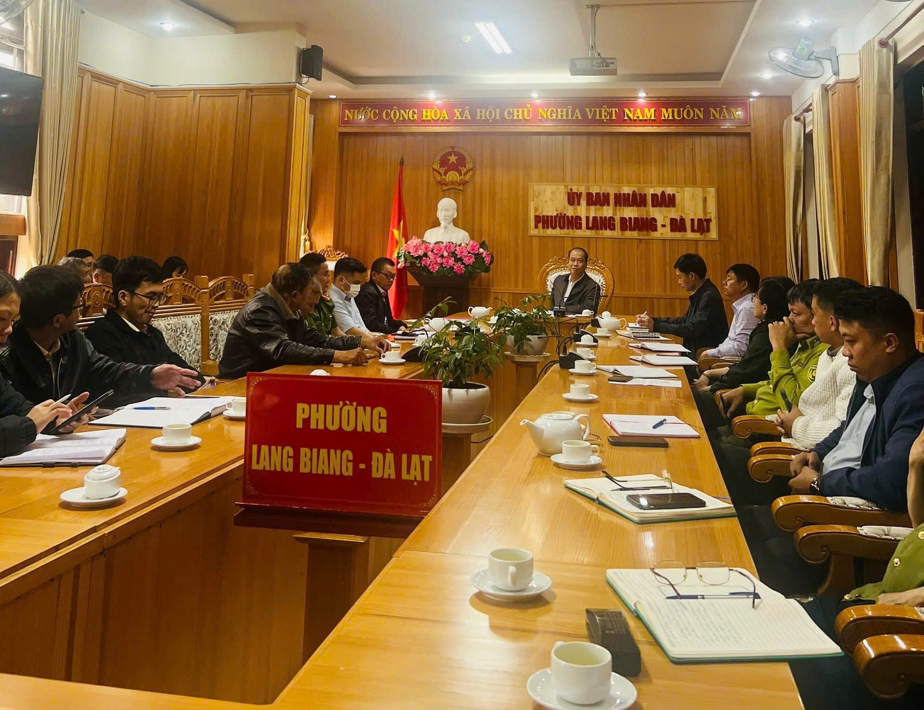 Ủy ban nhân dân phường Lang Biang - Đà Lạt triển khai công tác đánh giá, xếp loại cán bộ, công chức, viên chức Quý I năm 2026