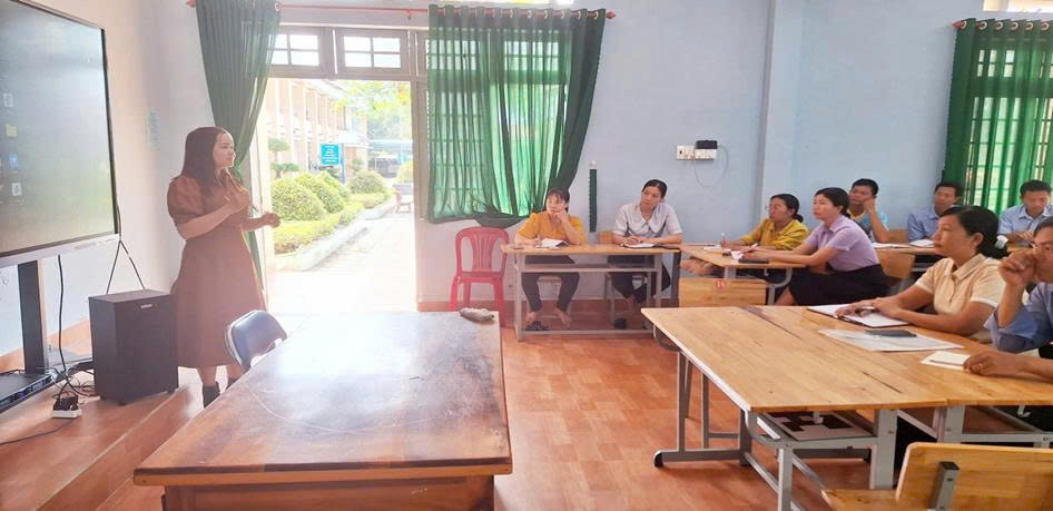 Cô Hà Thị Yến Oanh - Một giáo viên tận tâm, đổi mới và cống hiến