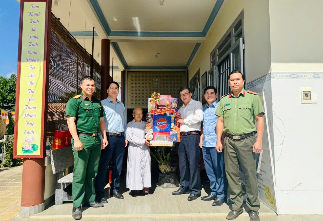 Lãnh đạo Đảng ủy, UBMTTQ Phường 2 Bảo Lộc thăm hỏi, chúc mừng các cơ sở Phật giáo nhân dịp Đại lễ Phật đản 2026.