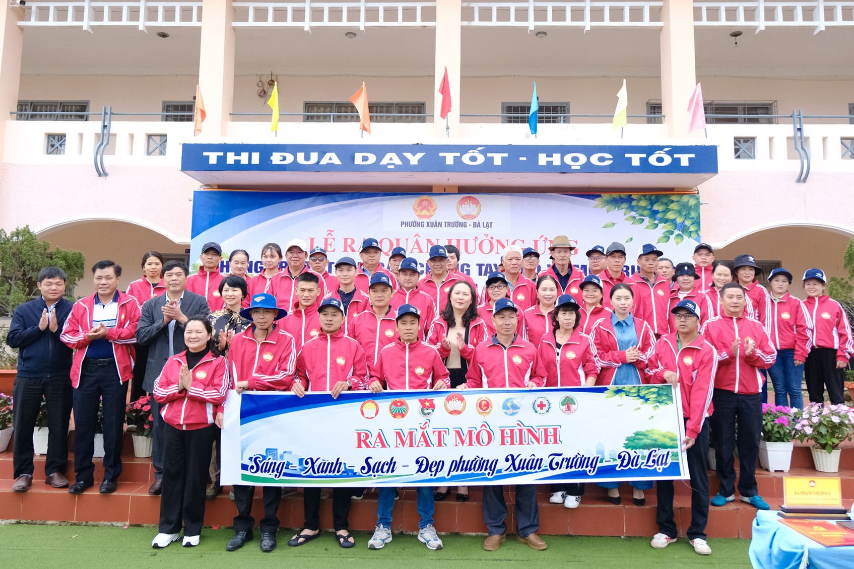Phó Bí thư Tỉnh ủy Phạm Thị Phúc dự và phát động phong trào “Toàn dân chung tay bảo vệ môi trường” tại phường Xuân Trường - Đà Lạt
