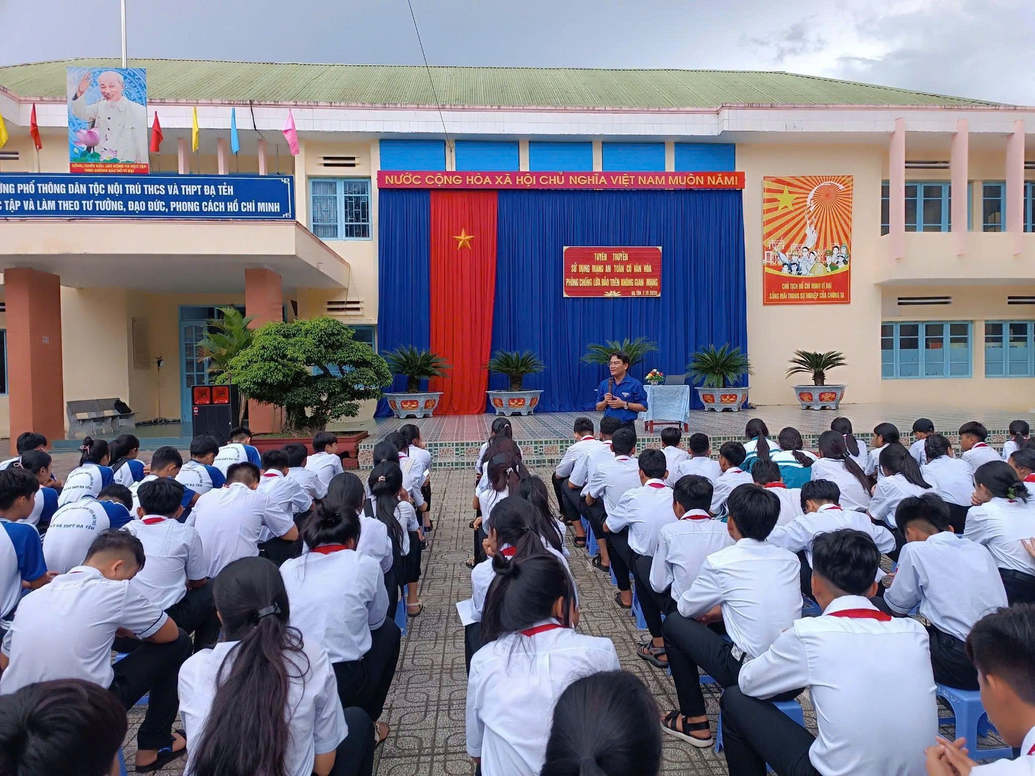SÔI NỔI NGÀY HỘI CÔNG DÂN SỐ – “ONLINE THÔNG MINH, AN TOÀN MỖI NGÀY”