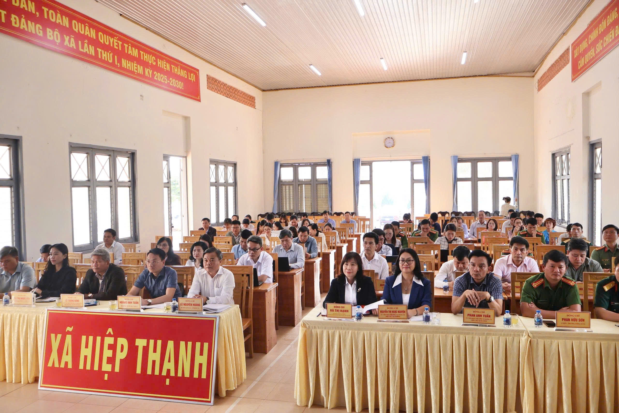 ĐẢNG BỘ XÃ HIỆP THẠNH THAM DỰ HỘI NGHỊ TOÀN QUỐC NGHIÊN CỨU, HỌC TẬP, QUÁN TRIỆT NGHỊ QUYẾT TRUNG ƯƠNG 2 KHÓA XIV