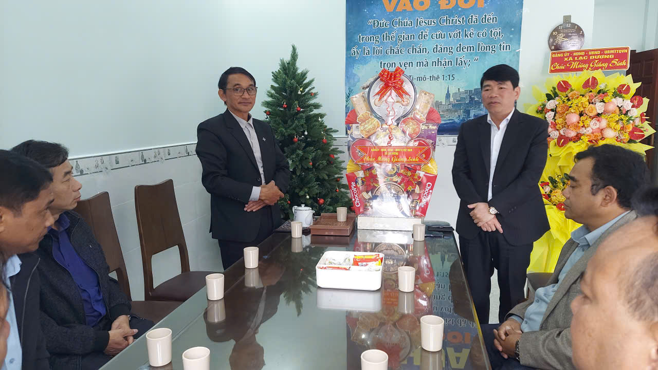 Tại khu vực Đạ Chais cũ, đồng chí Bùi Quốc Huân, Phó Bí thư Đảng ủy, Chủ tịch UBND xã làm trưởng đoàn