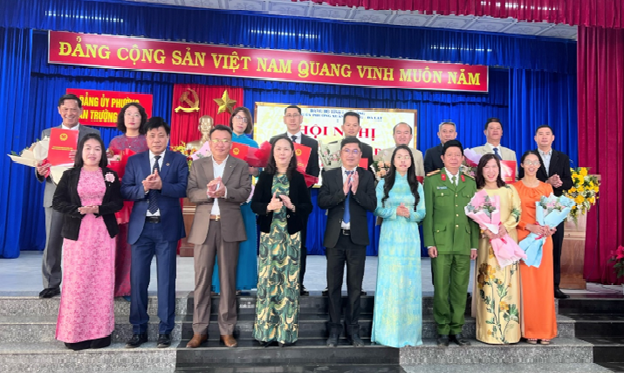 Quan tâm xây dựng, kiện toàn tổ chức bộ máy và  nâng cao chất lượng đội ngũ cán bộ làm công tác tổ chức, cán bộ