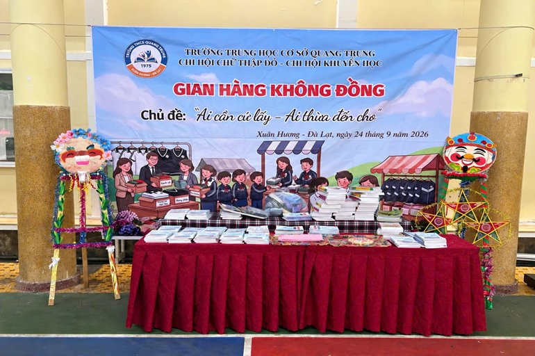 Trường THCS Quang Trung Mô hình “GIAN HÀNG 0 ĐỒNG” – NƠI NHỮNG YÊU THƯƠNG ĐƯỢC TRAO ĐI