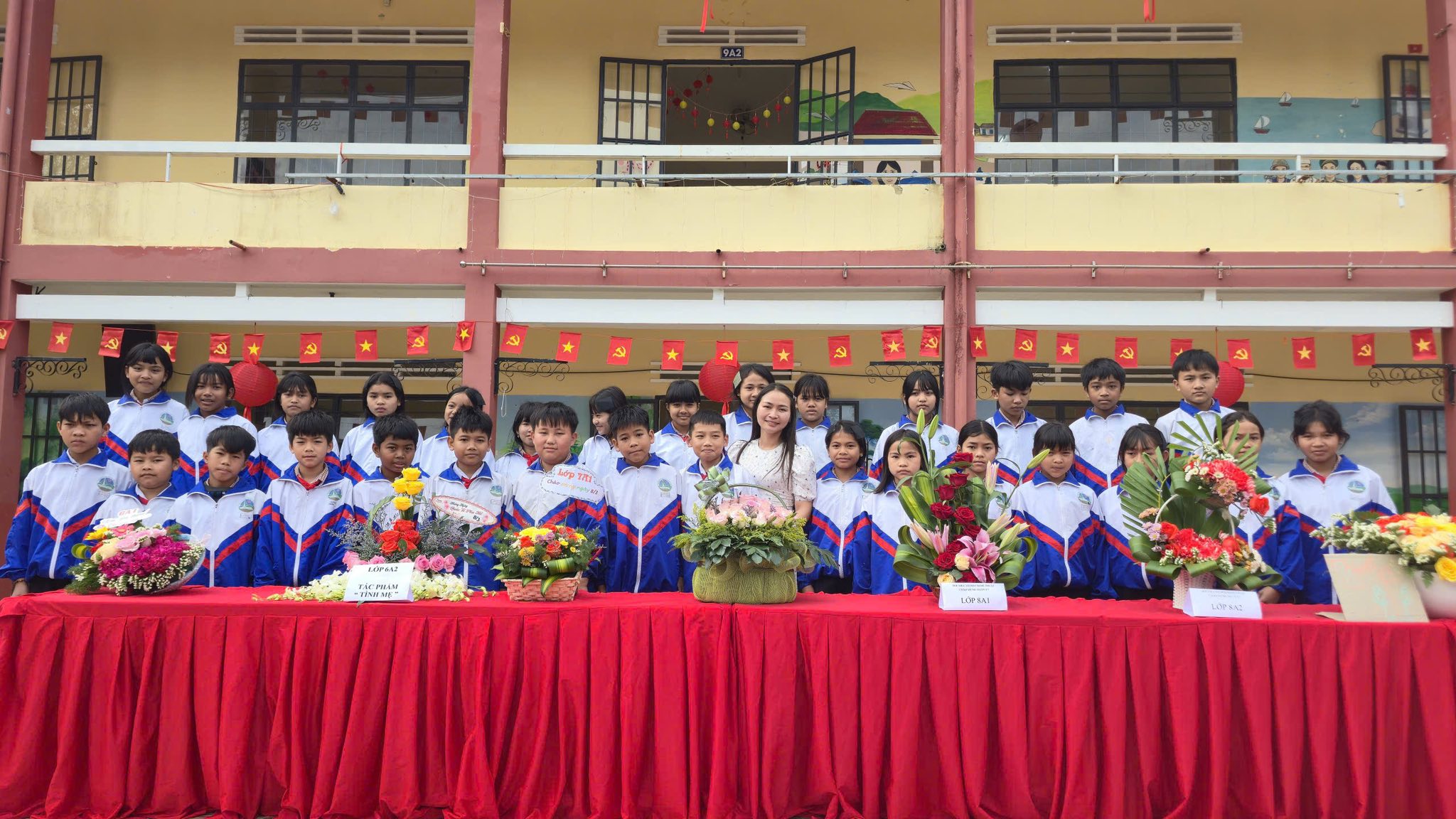 SÔI NỔI HỘI THI CẮM HOA CHÀO MỪNG NGÀY QUỐC TẾ PHỤ NỮ 8/3 TẠI TRƯỜNG PTDTNT THCS BẢO LÂM