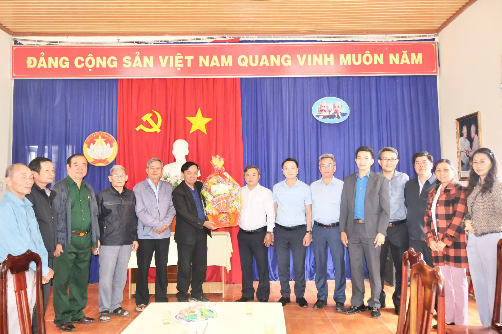 XÃ HIỆP THẠNH THĂM, CHÚC TẾT CÁC THÔN, GIA ĐÌNH CHÍNH SÁCH VÀ CÁC ĐƠN VỊ TRÊN ĐỊA BÀN