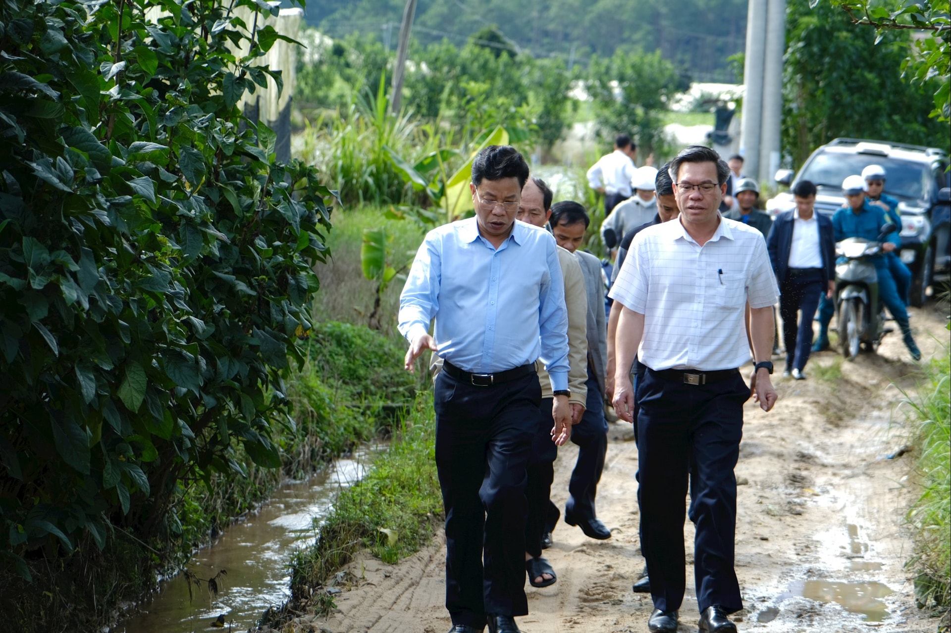 Phó Bí thư Tỉnh ủy Lâm Đồng Lưu Văn Trung thăm, kiểm tra tình hình mưa lũ tại xã D’ran