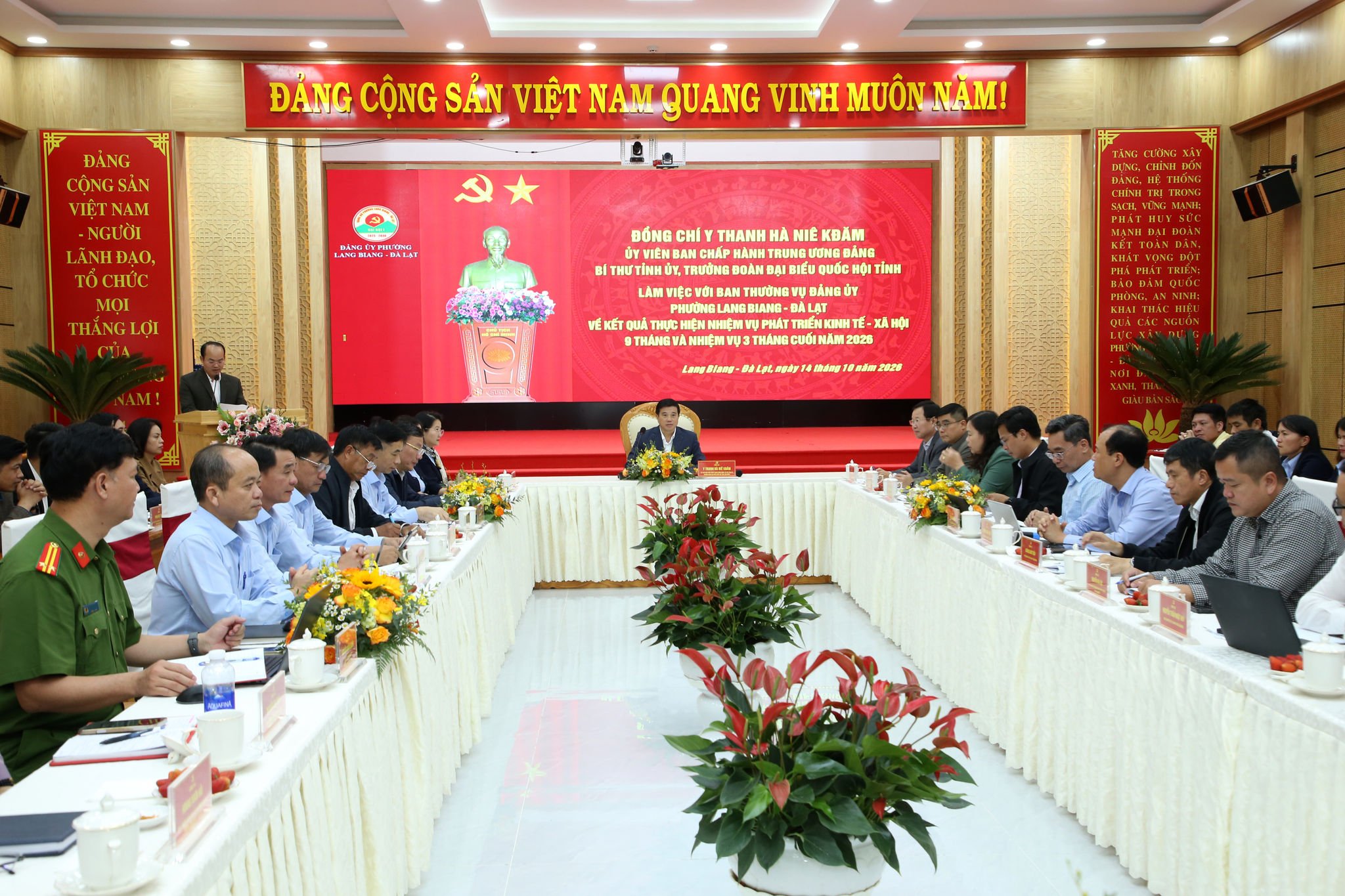 Bí thư Tỉnh ủy Lâm Đồng Y Thanh Hà Niê Kđăm làm việc với phường Lang Biang - Đà Lạt