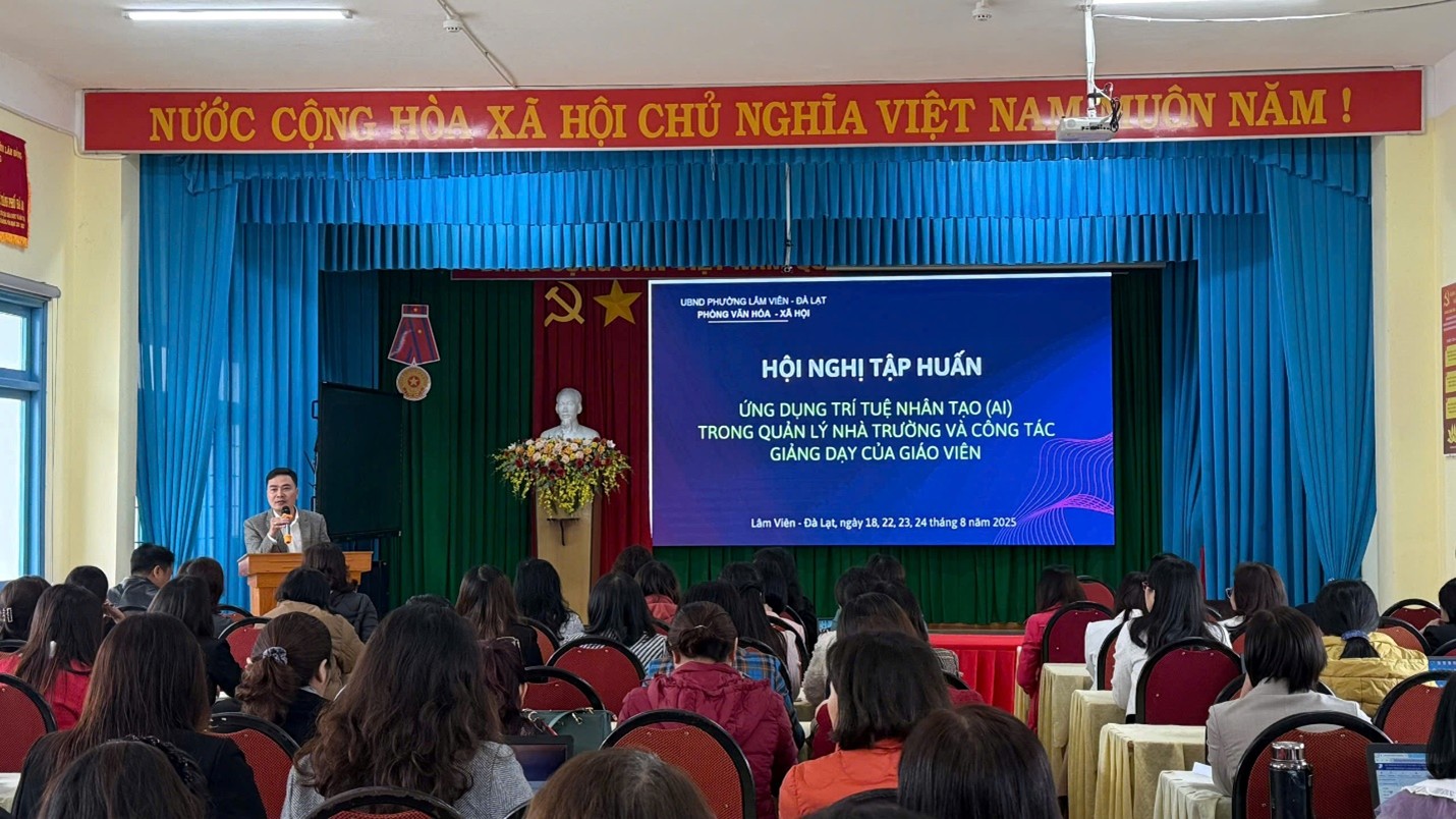 Tập huấn ứng dụng trí tuệ nhân tạo (AI) trong công tác quản lý của nhà trường và công tác giảng dạy của giáo viên