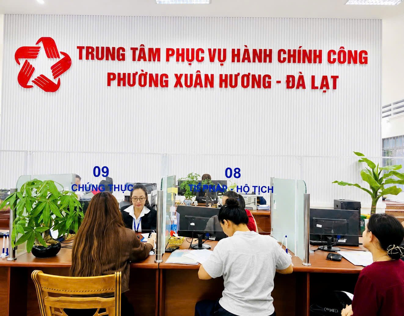 Phát huy vai trò công chức Văn phòng HĐND và UBND phường Xuân Hương - Đà Lạt trong thực hiện cải cách hành chính và xây dựng chính quyền phục vụ