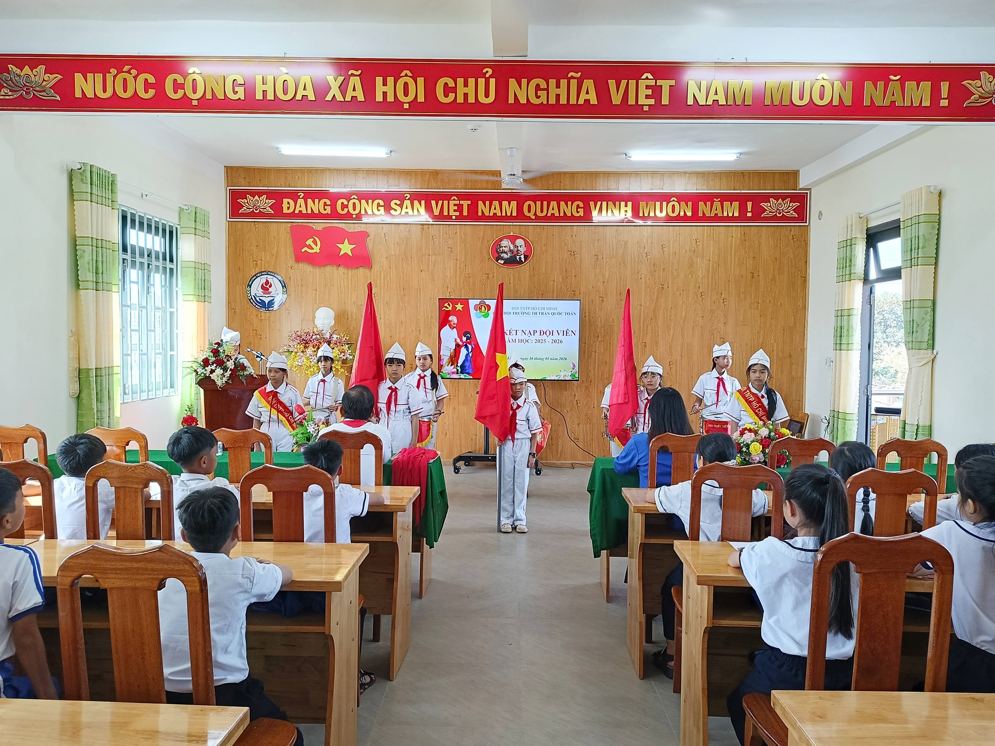 LỄ KẾT NẠP ĐỘI VIÊN MỚI