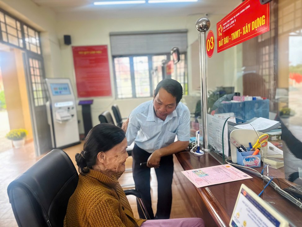 Chính quyền phục vụ, kiến tạo niềm tin: Từ nụ cười của cụ bà 83 tuổi đến dấu ấn quý I năm 2026 tại xã Bảo Lâm 5
