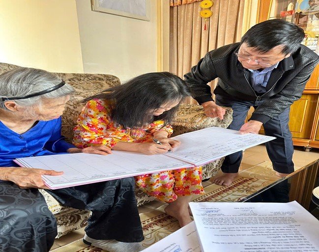 CHUNG TAY HỖ TRỢ NGƯỜI YẾU THẾ – LAN TỎA YÊU THƯƠNG TẠI TRUNG TÂM PHỤC VỤ HÀNH CHÍNH CÔNG PHƯỜNG LÂM VIÊN – ĐÀ LẠT