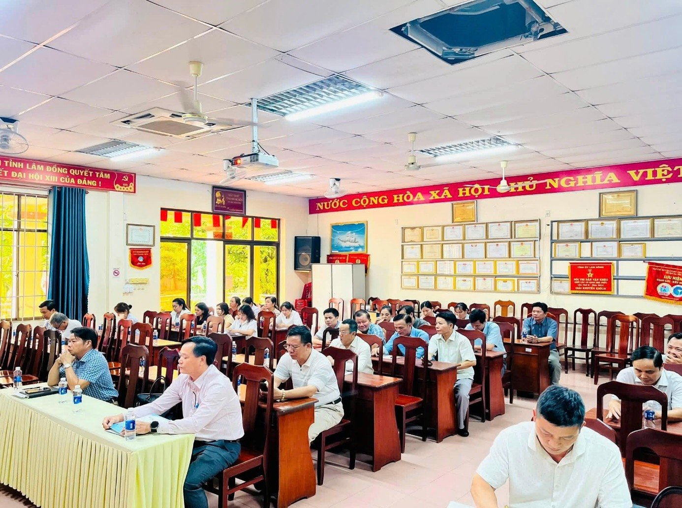 TRIỂN KHAI CHIẾN DỊCH 90 NGÀY LÀM SẠCH, LÀM GIÀU, CHUẨN HÓA DỮ LIỆU CHUYÊN NGÀNH Y TẾ TRÊN ĐỊA BÀN XÃ ĐẠ TẺH