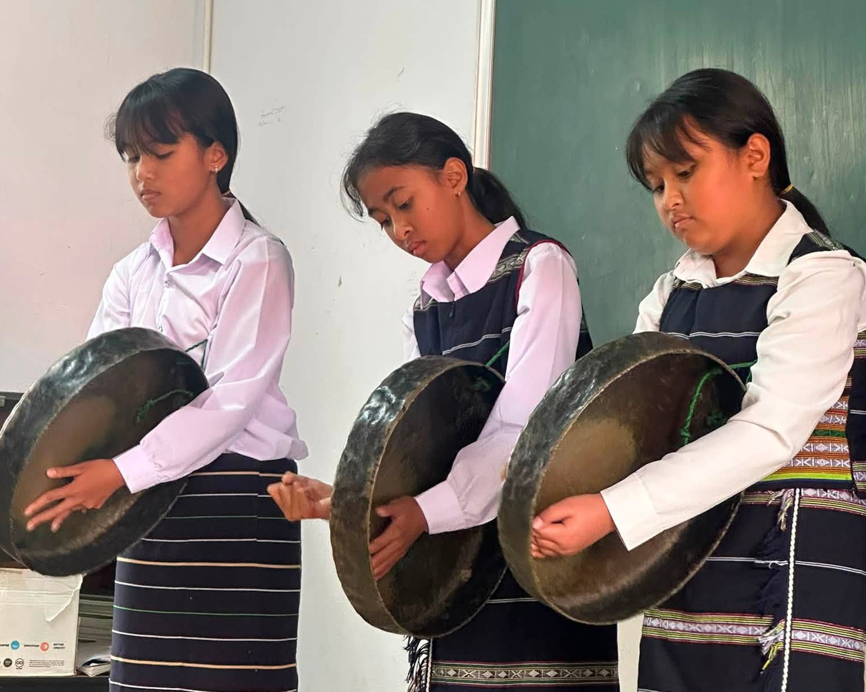 Thi đánh cồng chiêng ở Lang Biang