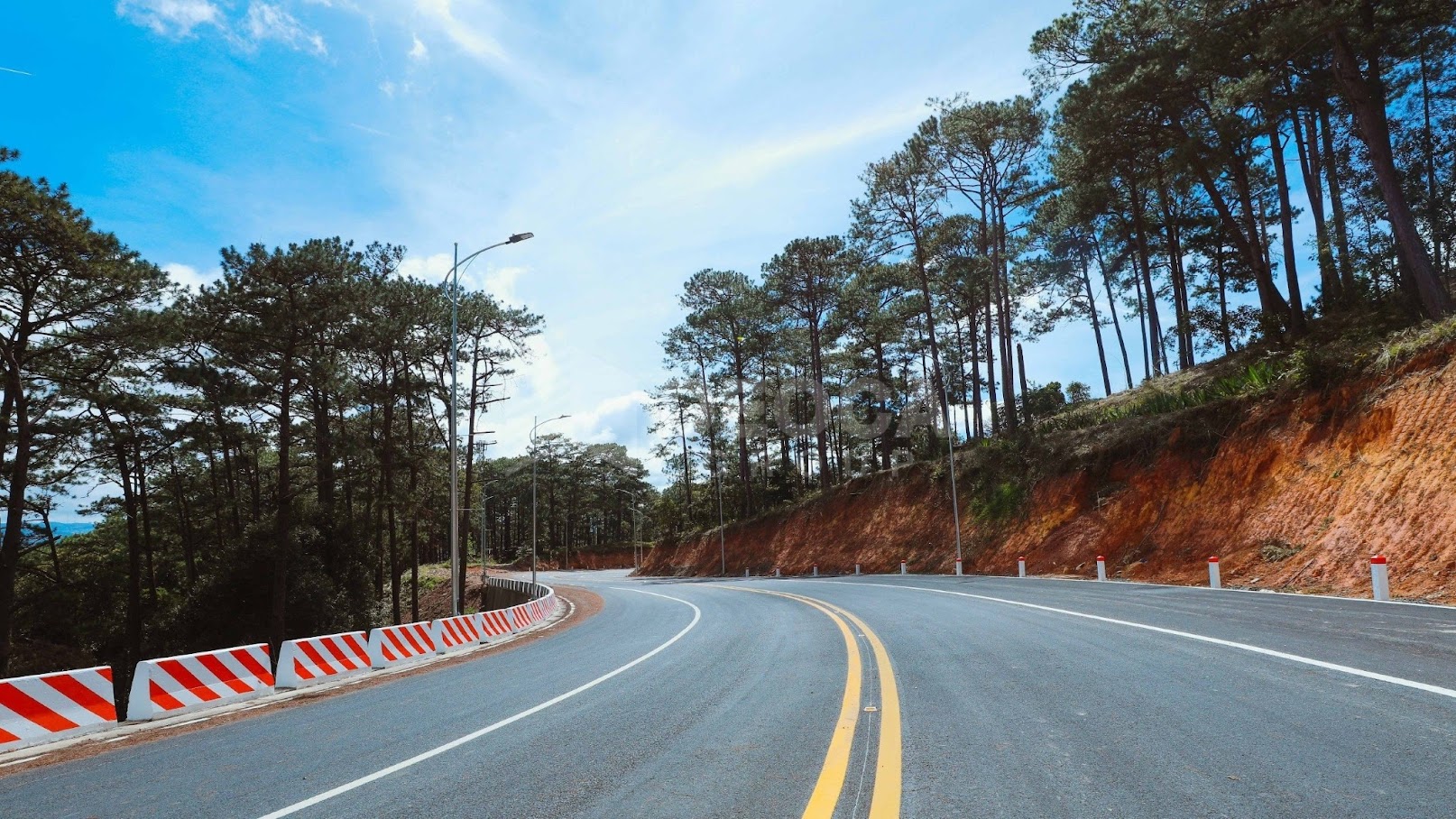 13 giờ ngày 25.11 thông đèo Prenn sau 8 ngày tạm dừng vì sạt lở