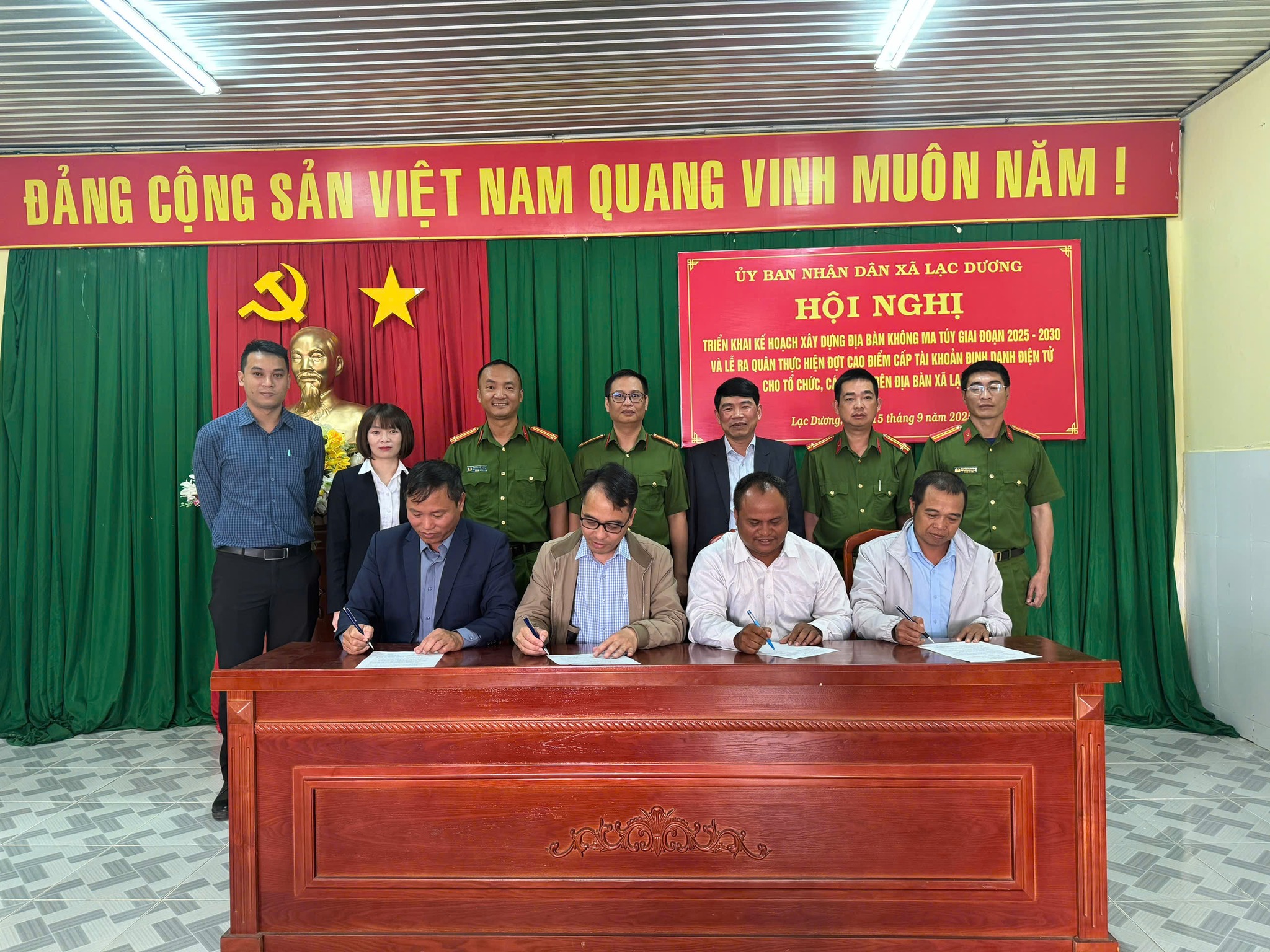 XÃ LẠC DƯƠNG TỔ CHỨC LỄ RA QUÂN TRIỂN KHAI ĐỢT CAO ĐIỂM CẤP TÀI KHOẢN ĐỊNH DANH VÀ XÂY DỰNG XÃ KHÔNG MA TÚY GIAI ĐOẠN 2025 – 2030