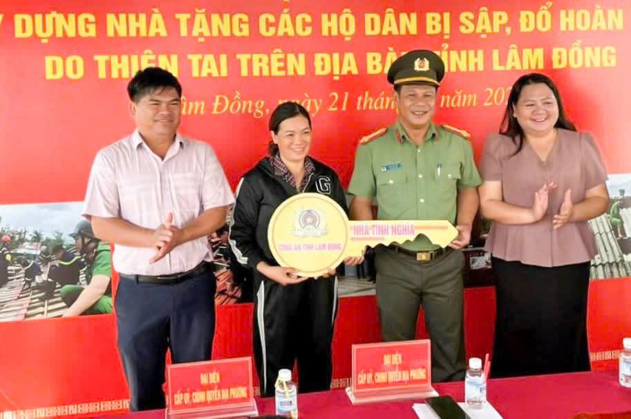 Lâm Đồng bàn giao căn nhà đầu tiên trong “Chiến dịch Quang Trung”