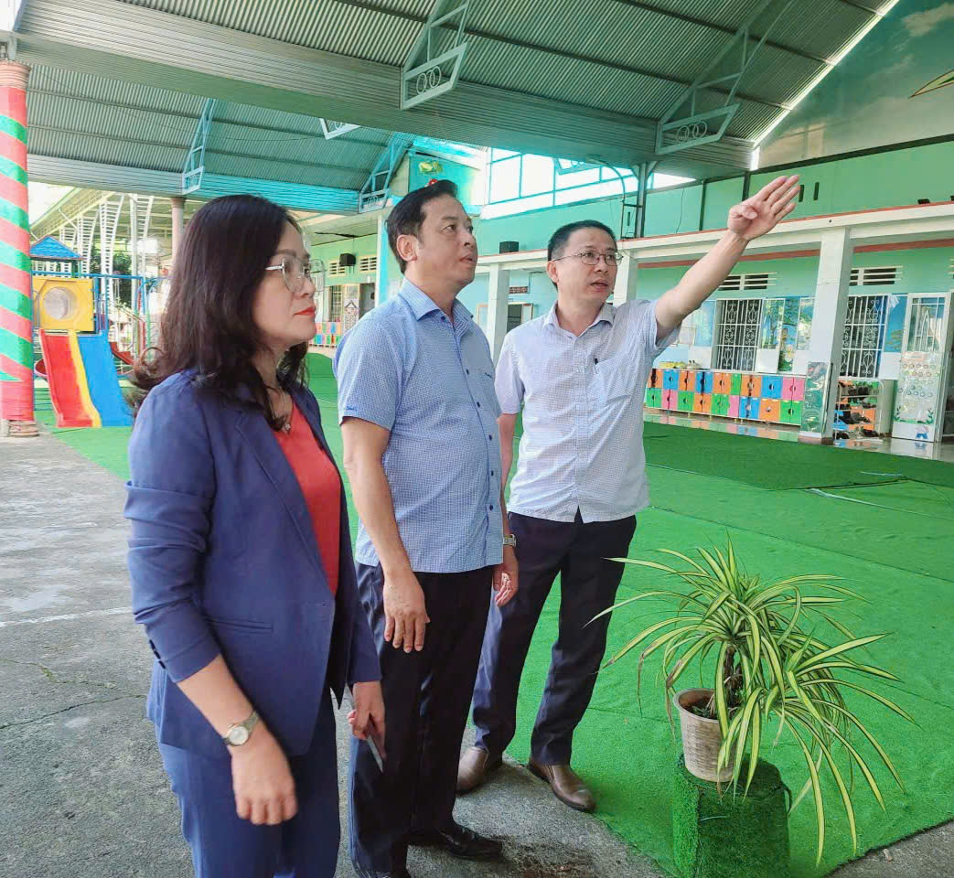 Bí thư Đảng uỷ Phường 3 Bảo Lộc kiểm tra công tác chuẩn bị bầu cử trên địa bàn phường