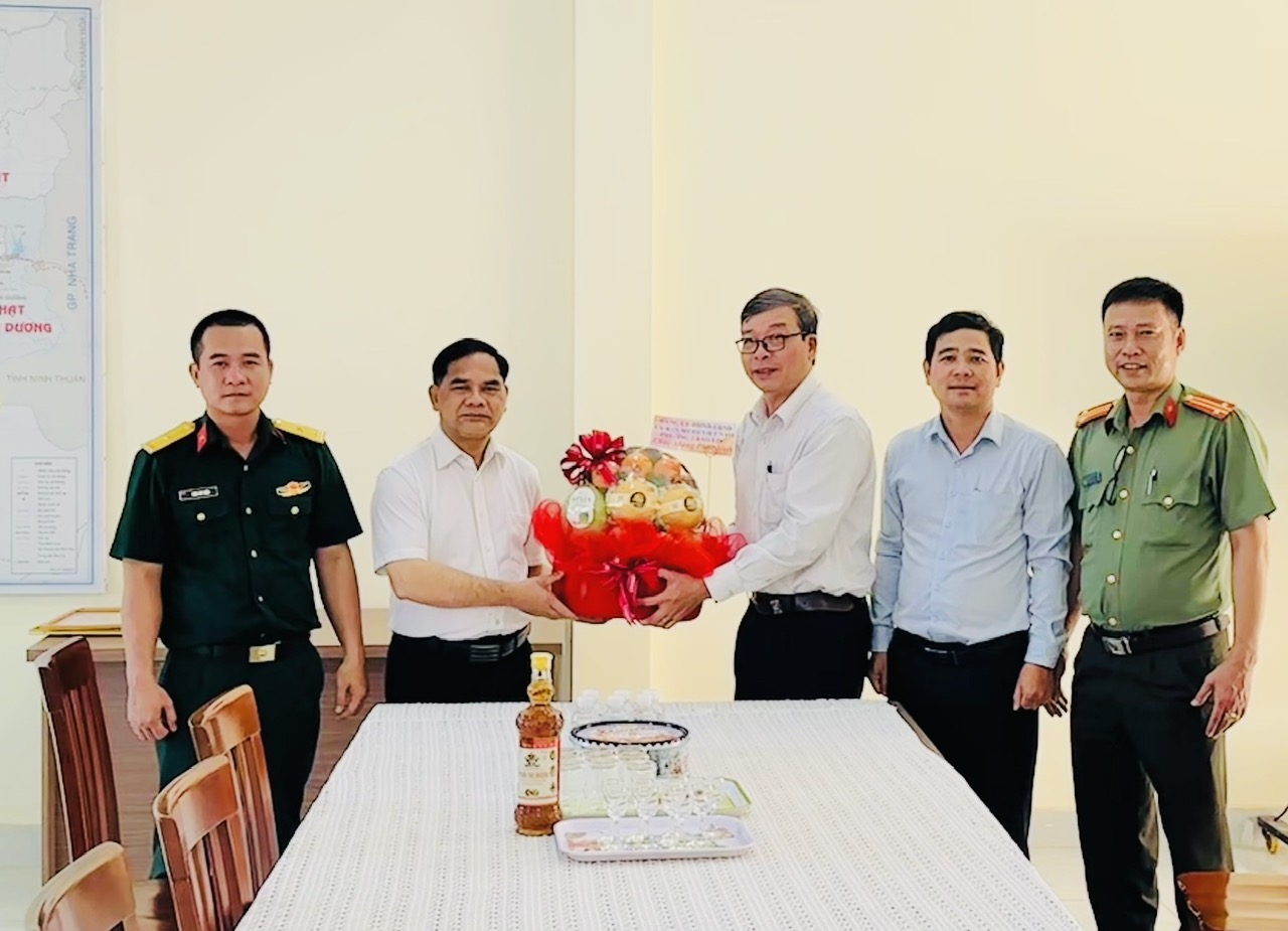 Lãnh đạo Phường 2 Bảo Lộc thăm, chúc mừng các cơ sở Công giáo nhân dịp Lễ Phục sinh 2026