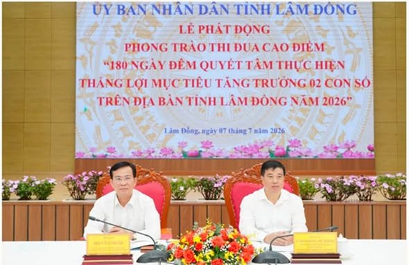 Xã Quảng Trực tham gia lễ phát động phong trào thi đua 180 ngày đêm quyết tâm thực hiện thắng lợi mục tiêu tăng trưởng “2 con số”