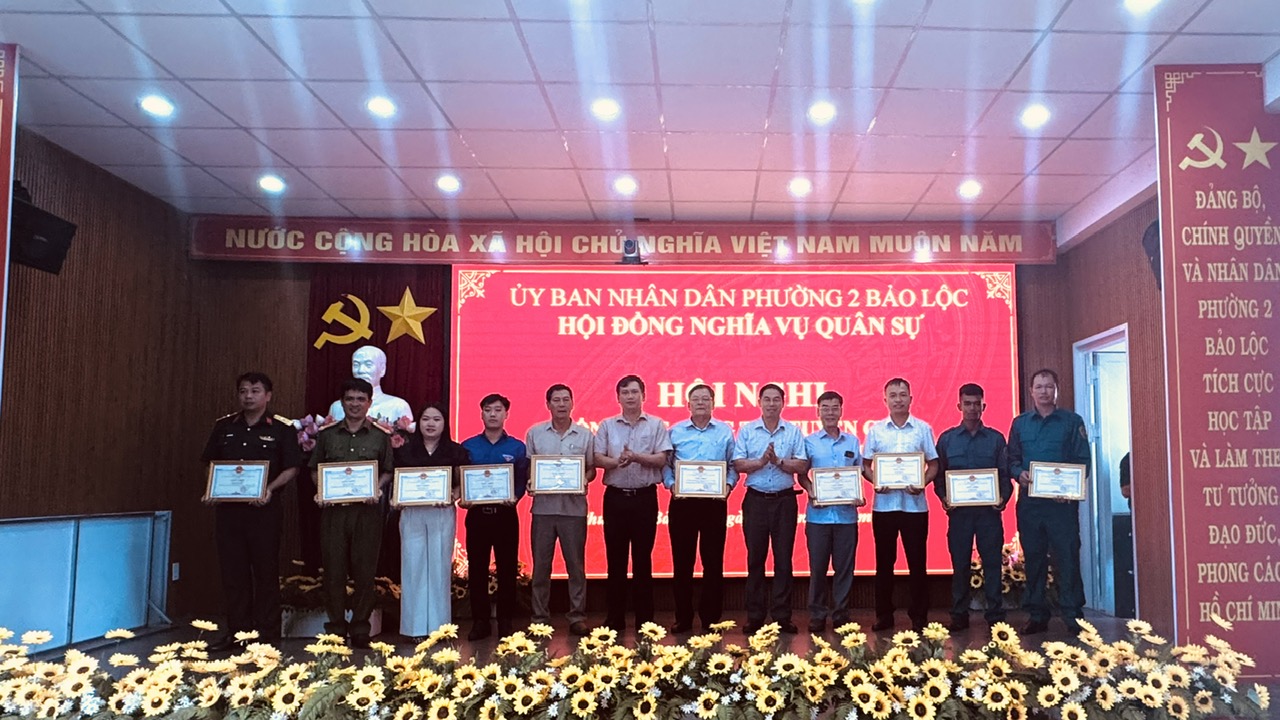 Phường 2 Bảo Lộc: Khen thường 11 tập thể và 18 cá nhân có thành tích xuất sắc trong công tác tuyển chọn, gọi công dân nhập ngũ năm 2026