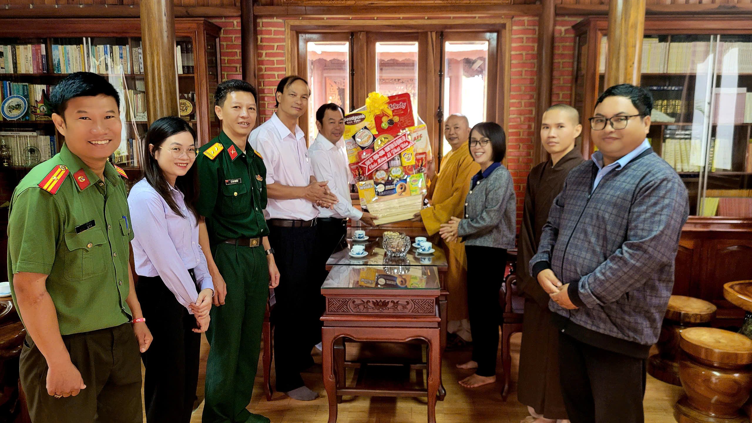 LÃNH ĐẠO XÃ QUẢNG LẬP THĂM, CHÚC MỪNG CÁC CƠ SỞ TÔN GIÁO NHÂN ĐẠI LỄ PHẬT ĐẢN - PHẬT LỊCH 2570
