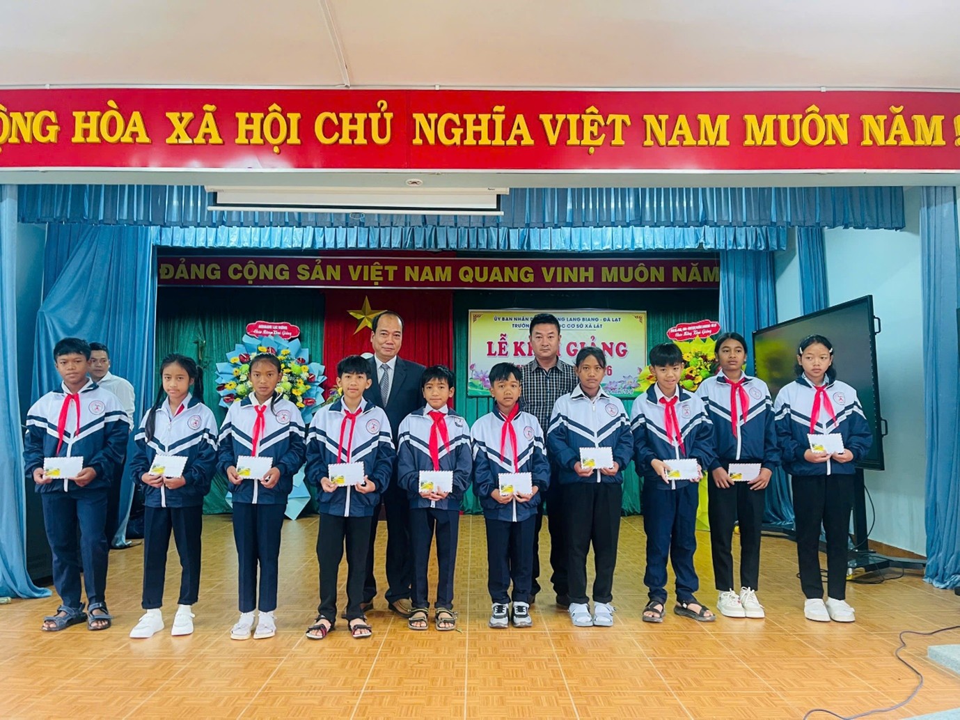 HƠN 9.300 HỌC SINH PHƯỜNG LANG BIANG – ĐÀ LẠT NÔ NỨC DỰ LỄ KHAI GIẢNG NĂM HỌC 2025-2026