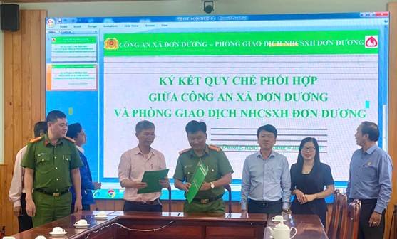 XÃ ĐƠN DƯƠNG TỔ CHỨC LỄ KÝ KẾT QUY CHẾ PHỐI HỢP GIỮA CÔNG AN XÃ VÀ PHÒNG GIAO DỊCH NGÂN HÀNG CHÍNH SÁCH XÃ HỘI ĐƠN DƯƠNG