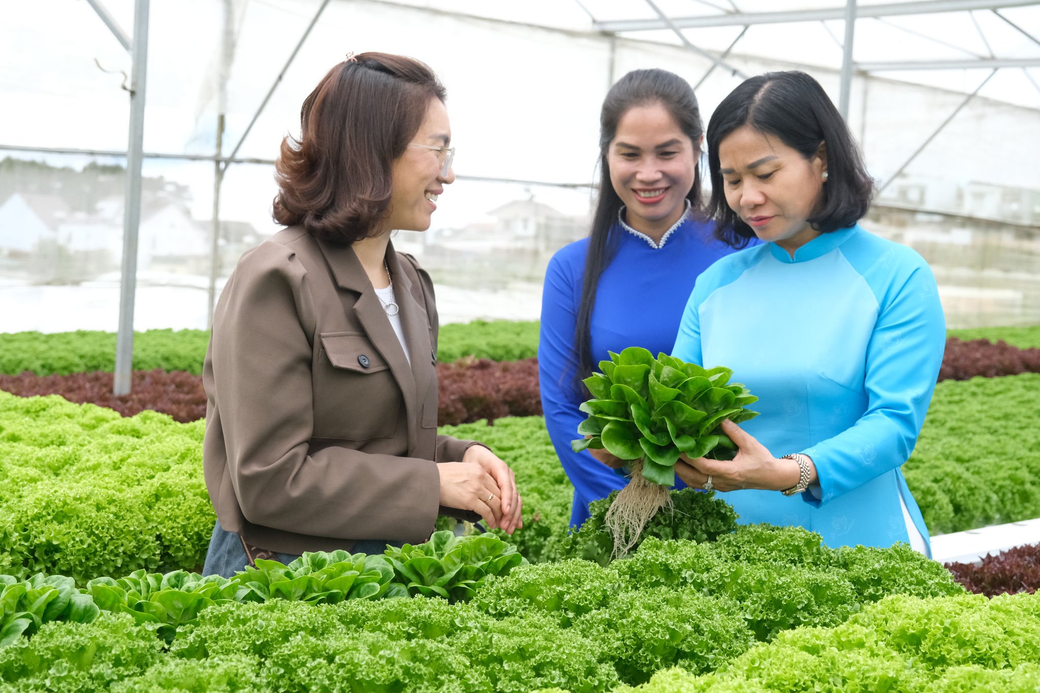 Khơi dậy bản lĩnh, trí tuệ của phụ nữ