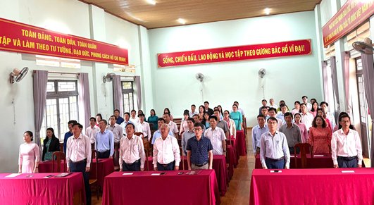 XÃ THUẬN HẠNH TỔ CHỨC LỄ CHÀO CỜ,SINH HOẠT CHÍNH TRỊ TƯ TƯỞNG DƯỚI CỜ THÁNG 7 .