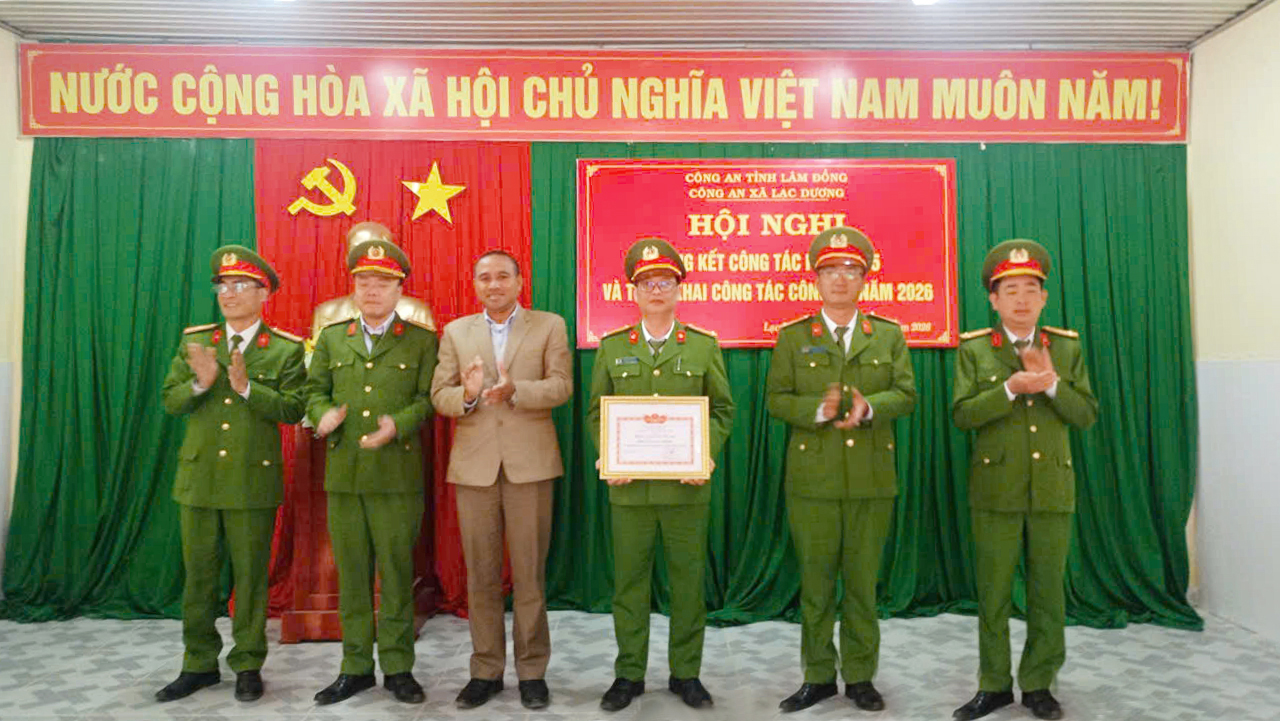 Công an xã Lạc Dương tổ chức Hội nghị tổng kết công tác Công an năm 2025, triển khai nhiệm vụ năm 2026 và phát động phong trào thi đua "Vì an ninh Tổ quốc" năm 2026