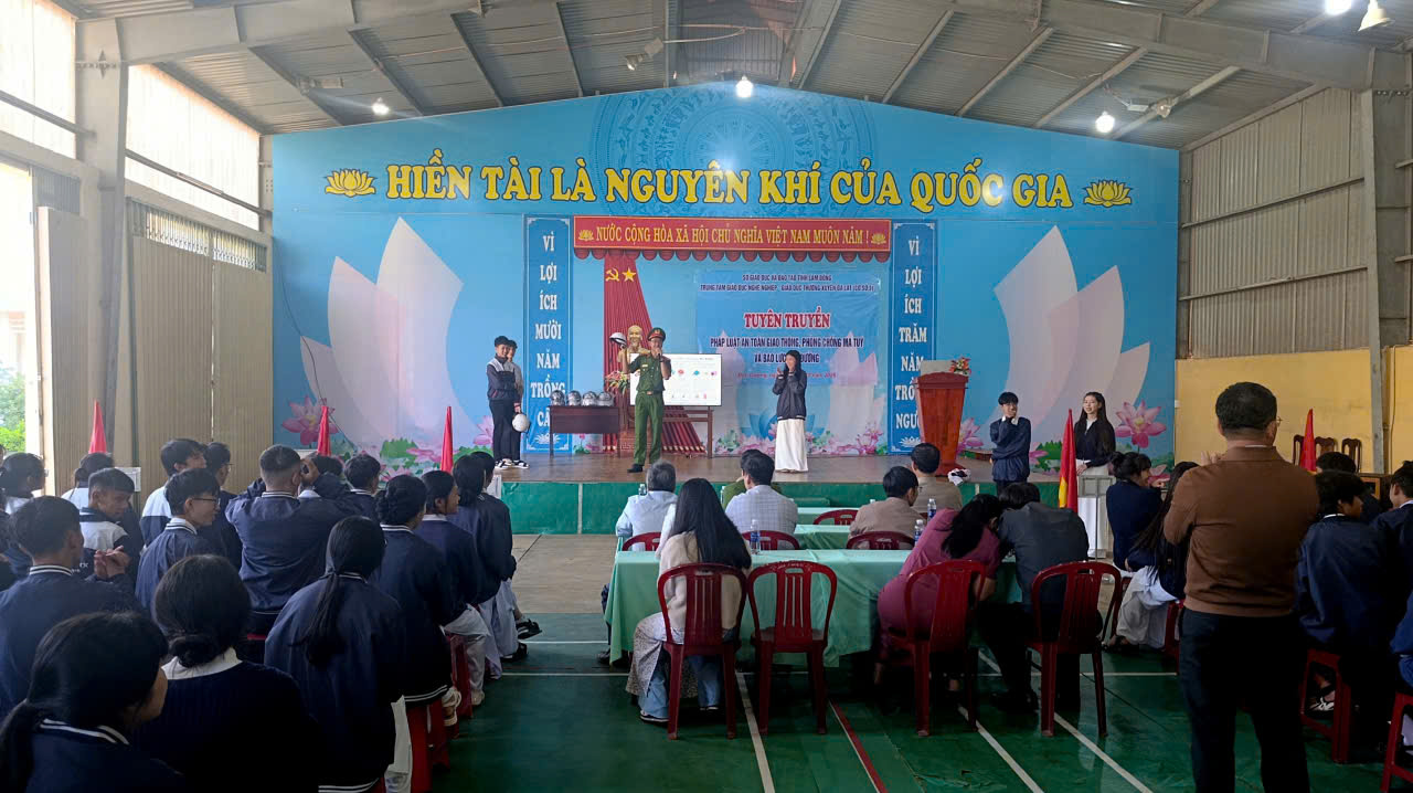SÔI NỔI BUỔI TUYÊN TRUYỀN GIÁO DỤC PHÁP LUẬT VỀ AN TOÀN GIAO THÔNG, PHÒNG CHỐNG MA TÚY VÀ BẠO LỰC HỌC ĐƯỜNG NĂM HỌC 2026 – 2027