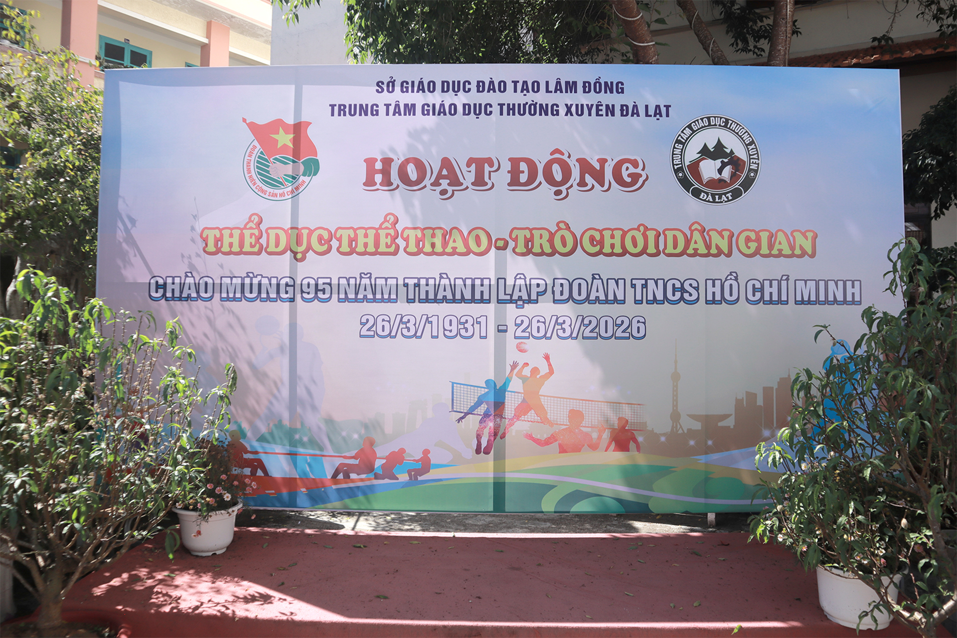 RỰC CHÁY SÂN CHƠI BÓNG CHUYỀN HƠI VÀ KÉO CO – CHÀO MỪNG 95 NĂM NGÀY THÀNH LẬP ĐOÀN TNCS HCM