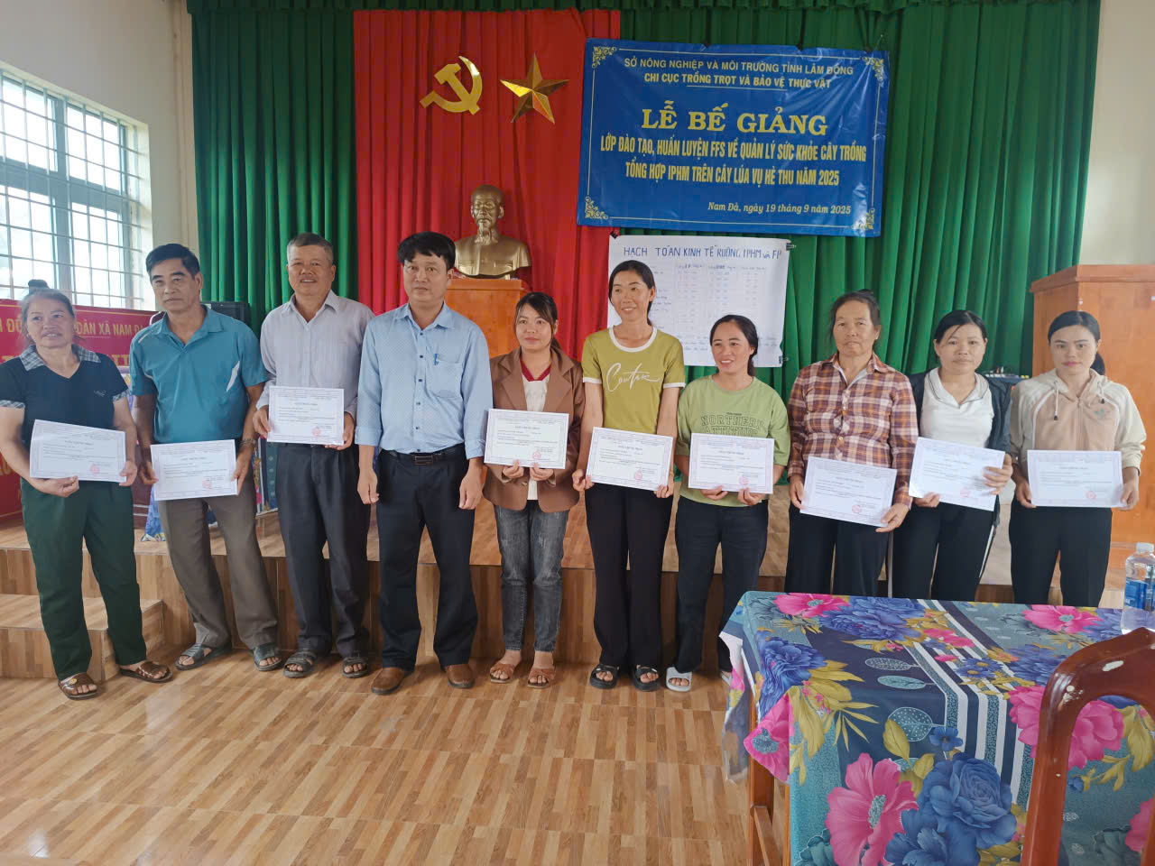 Tổng kết lớp huấn luyện nông dân về quản lý sức khoẻ cây trồng tổng hợp (IPHM) trên cây lúa tại  xã Nam Đà, tỉnh Lâm Đồng 